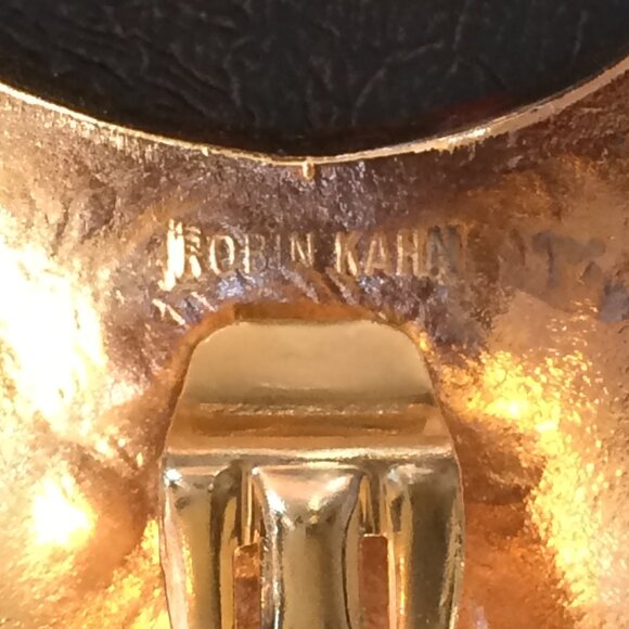 Vintage Robin Kahn Modernist Enamel Shield Clip On Earrings Signed Burgundy Gold - Picture 7 of 7